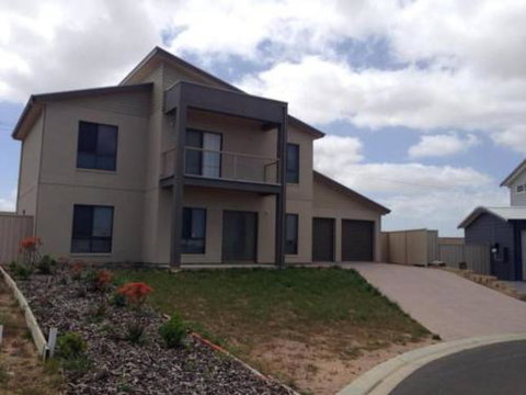 Relax On Par - Accommodation Redcliffe 6