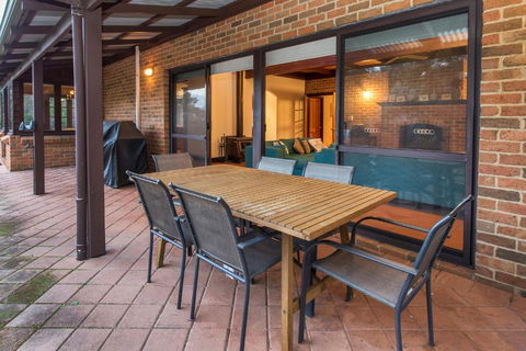 A Hidden Bush Delight - Accommodation Redcliffe 3