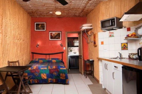The Underground Motel - Accommodation Redcliffe 3