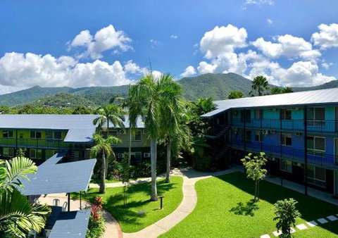 Cairns Adventure Lodge Includes All Meals Served In The Dining Hall - Accommodation Redcliffe 5