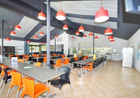 Cairns Adventure Lodge Includes All Meals Served In The Dining Hall - Accommodation Redcliffe 7