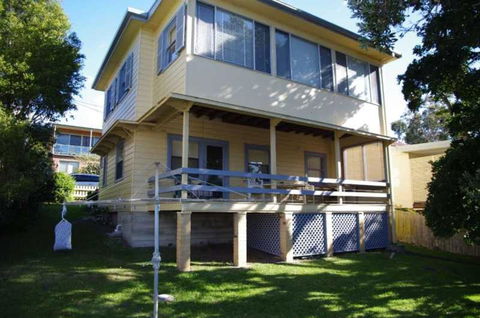 Lorikeet Retreat 11 Hodgson Street - Accommodation Redcliffe 2