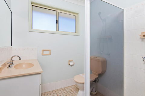 Bimbimbi 2 11 Willow Street - Accommodation Redcliffe 4