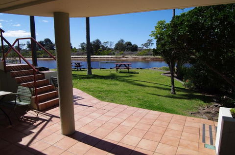 Beachfront 2 25 Willow Street - Accommodation Redcliffe 6