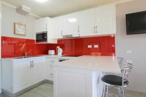 Beachfront 2 25 Willow Street - Accommodation Redcliffe 1