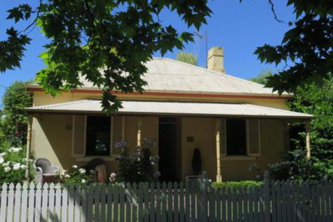Dalton Cottage - Accommodation Redcliffe 0
