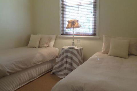 Dalton Cottage - Accommodation Redcliffe 7