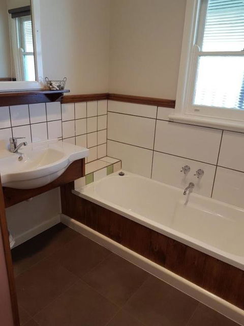 Cottage On Main - Accommodation Redcliffe 1