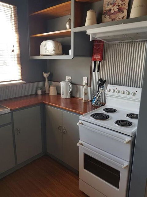Cottage On Main - Accommodation Redcliffe 5