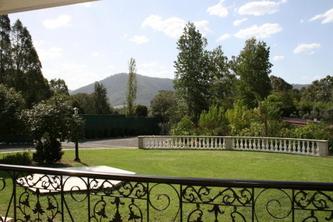 Colins Garden - Accommodation Redcliffe 4