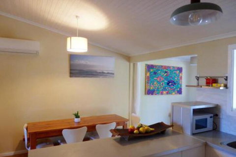 Driftwood On Dover - Accommodation Redcliffe 6