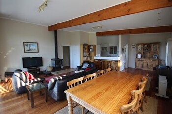 Fairways Close - Accommodation Redcliffe 3