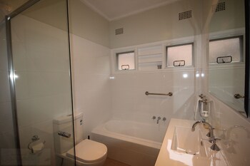 Fairways Close - Accommodation Redcliffe 4