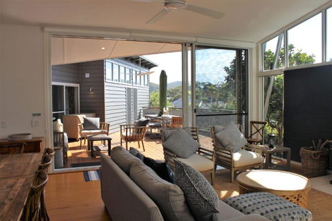 5 On COAST - Accommodation Redcliffe 1