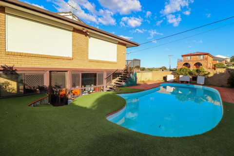 Ripples By The Sea - Accommodation Redcliffe 5