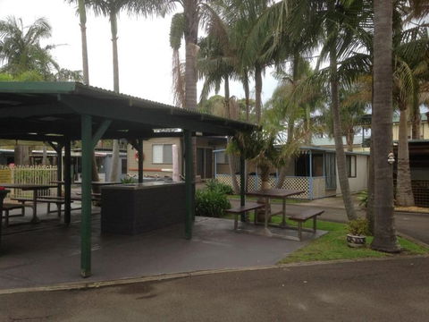 Sussex Palms Holiday Park - Accommodation Redcliffe 3