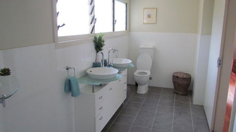 Lake Russell Lakeside Retreat - Accommodation Redcliffe 5