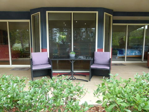 Lake Russell Lakeside Retreat - Accommodation Redcliffe 3