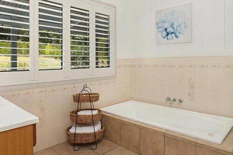 Avocado Grove B & B - Accommodation Redcliffe 4