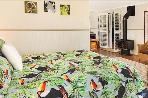 Avocado Grove B & B - Accommodation Redcliffe 2