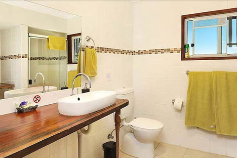 Avocado Grove B & B - Accommodation Redcliffe 7