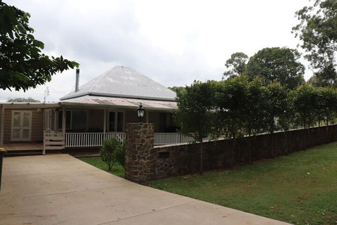 Mapleton Falls Farm House - Accommodation Redcliffe 1