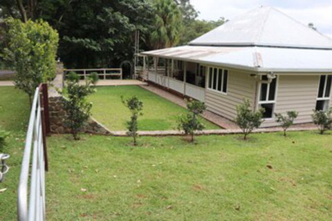 Mapleton Falls Farm House - Accommodation Redcliffe 0