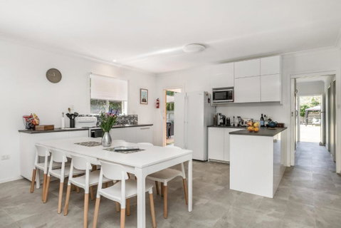 A SWEET ESCAPE Carefree Beach Home - Accommodation Redcliffe 6