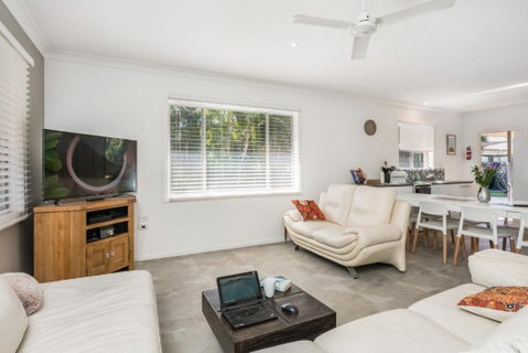 A SWEET ESCAPE Carefree Beach Home - Accommodation Redcliffe 5