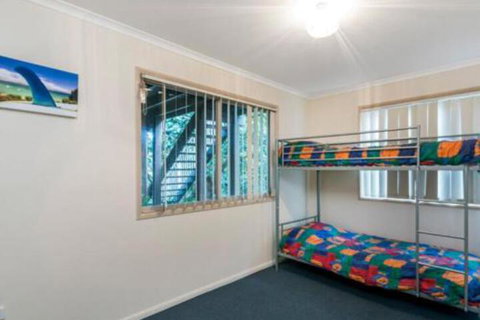 Amaroo House - Accommodation Redcliffe 2