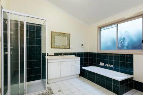 Amaroo House - Accommodation Redcliffe 6