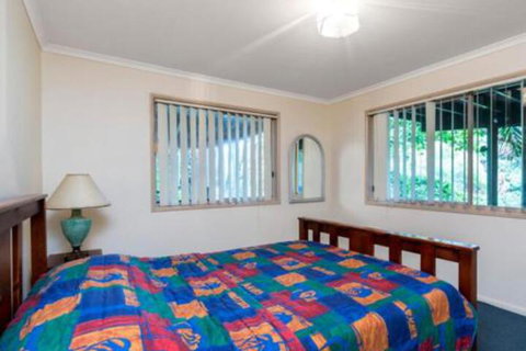 Amaroo House - Accommodation Redcliffe 5