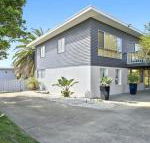 Middle Sea perfect for two families - Accommodation Redcliffe