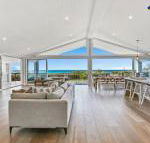 Dayz Dreamin pool gas fireplace  beachfront - Accommodation Redcliffe