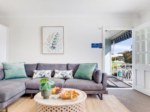 Ocean Blue Apartment Three Apartment On 2nd Level - Accommodation Redcliffe 4