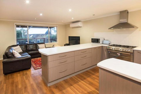 Eagle Bay Beach House - Accommodation Redcliffe 6