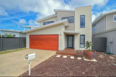 A Little Luxury In Town - Accommodation Redcliffe 5