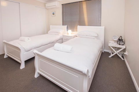 A Little Luxury In Town - Accommodation Redcliffe 1