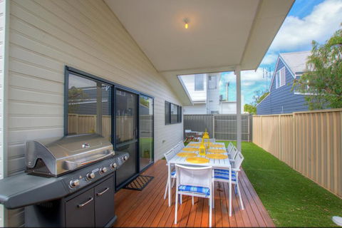 A Little Luxury In Town - Accommodation Redcliffe 2