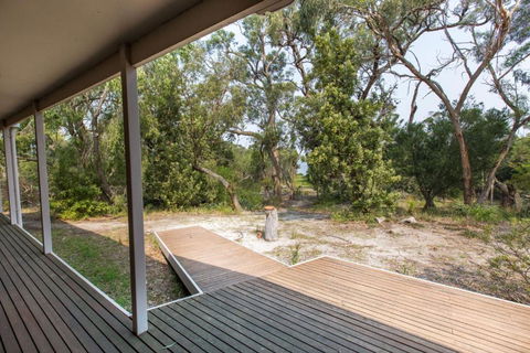 Acacia Lakehouse The Lake At Your Doorstep - Accommodation Redcliffe 2