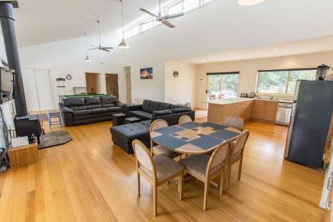 Acacia Lakehouse The Lake At Your Doorstep - Accommodation Redcliffe 1