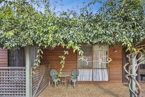 Cedar Cottage Close To Water & Pet Friendly - Accommodation Redcliffe 2