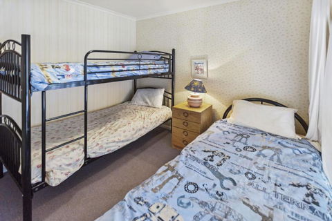 Cedar Cottage Close To Water & Pet Friendly - Accommodation Redcliffe 6