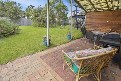 Cedar Cottage Close To Water & Pet Friendly - Accommodation Redcliffe 1