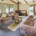 Cedar Cottage Close To Water & Pet Friendly - Accommodation Redcliffe 0
