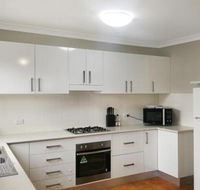 Large 5 Bedroom House with Wifi  Netflix Close to Taronga Western Plains Zoo - Accommodation Redcliffe