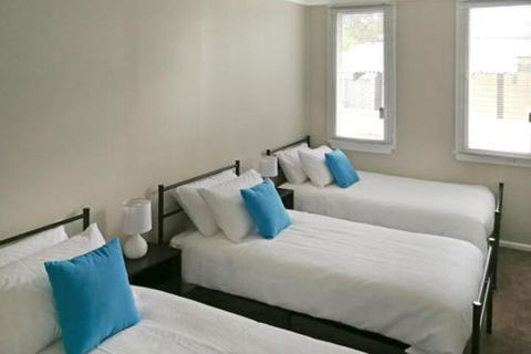 Large 5 Bedroom House With Wifi & Netflix Close To Taronga Western Plains Zoo - Accommodation Redcliffe 6