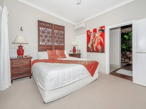 Unique Tropical Rainforest Getaway - Accommodation Redcliffe 6