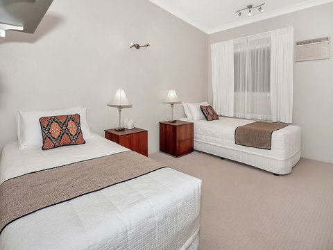 Unique Tropical Rainforest Getaway - Accommodation Redcliffe 4