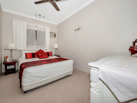 Unique Tropical Rainforest Getaway - Accommodation Redcliffe 5